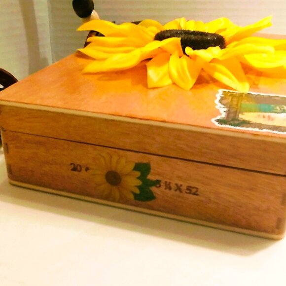 Suenos de Saundra Upcycled Collection, Jaime Garcia, Especial Cigar Box, Purse - Picture 4 of 11